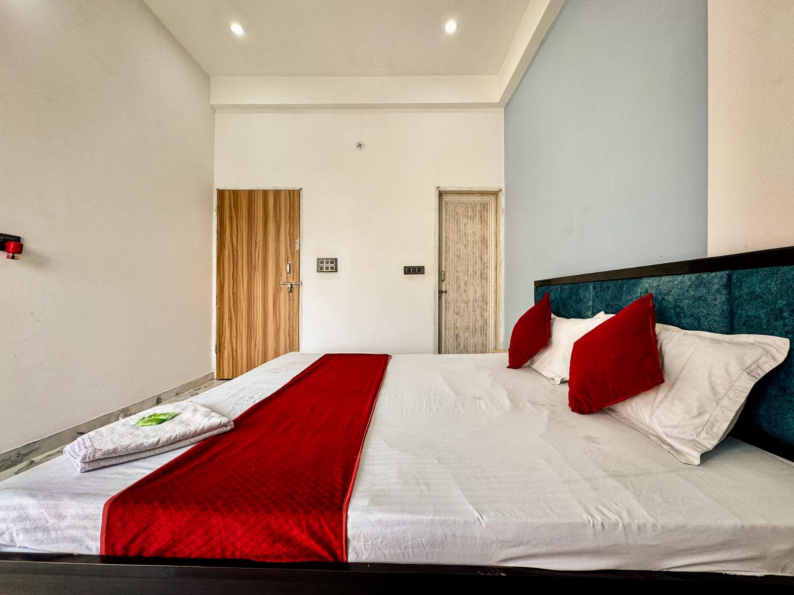 Hotel Yellow Town