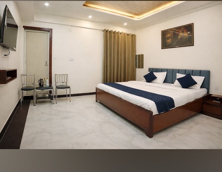 Hotel Aashray