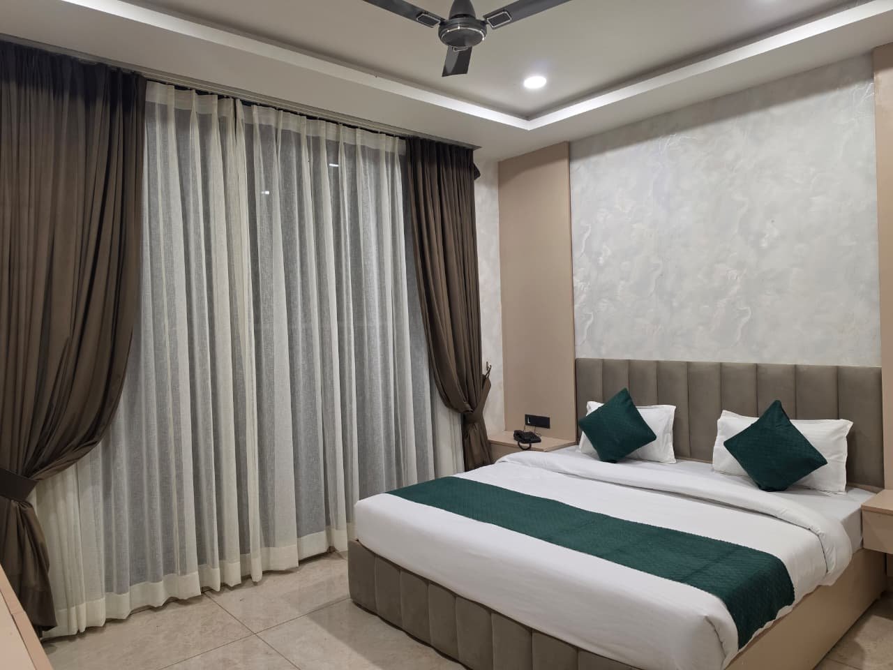 Deluxe suite premium standard