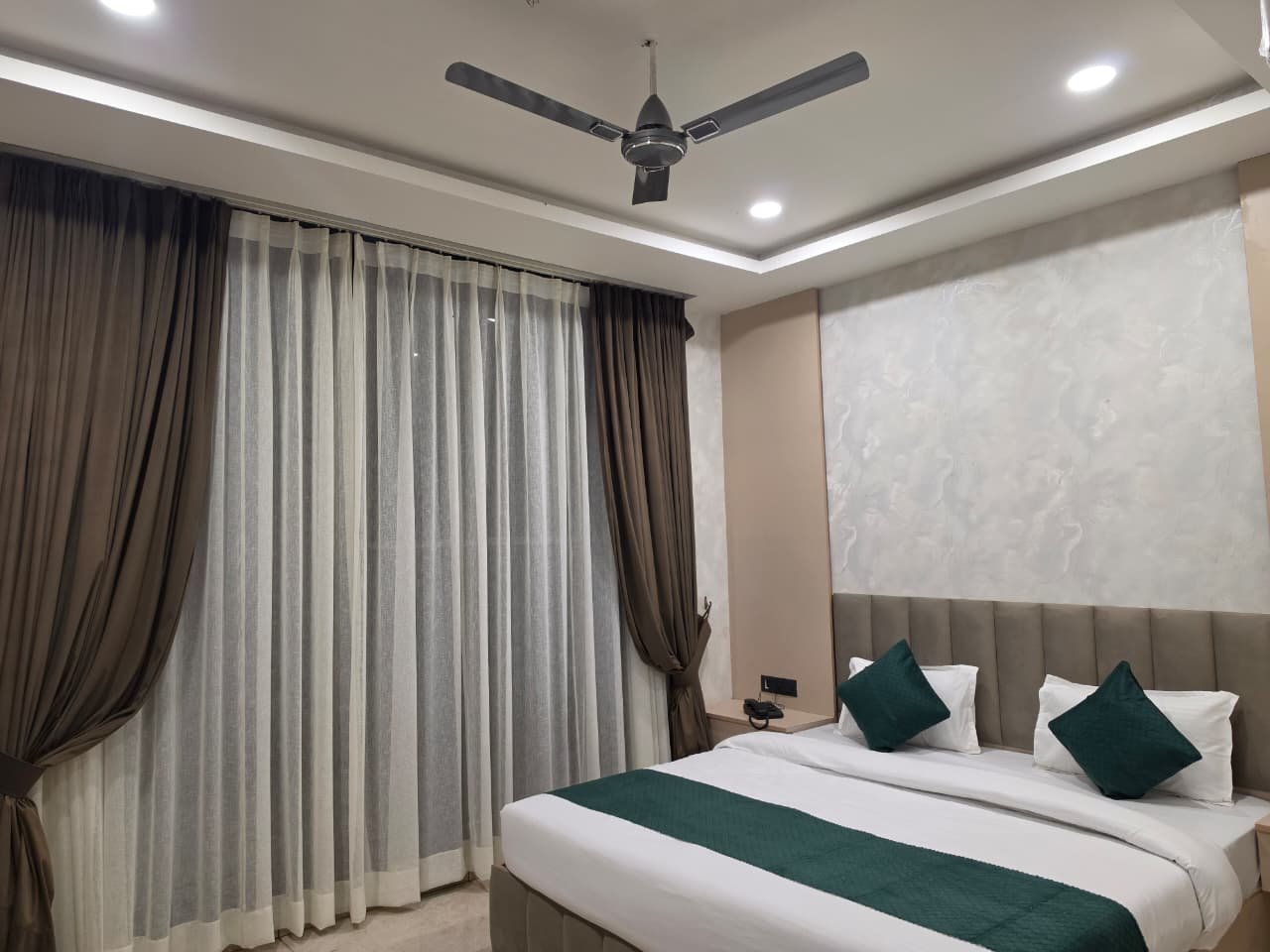 Deluxe suite premium standard